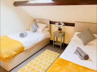 Stacey's 4 Bedroom House in Pontypool - Pontypool - 3