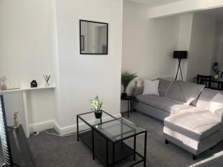 2Bed Sleeps 3 - Central Near Train Station Wifi - 8