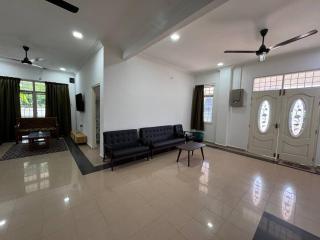 Green Dream Homestay 4 Kubang Kerian USM-HPUSM Wi-Fi & Neflix 4 Aircond Room - Kota Bharu - 8
