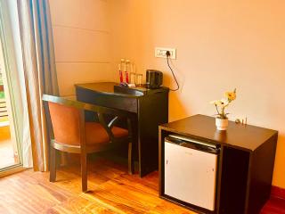 Pearl Grand Boutique Cottage in Omaxe Anandam Vrindavan - #premium AC rooms with balcony #big parking #lift #garden #peaceful area #near prem mandir #property of the year #most awarded - 7