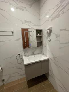 Spacious Studio Apartment - Lagos - 7