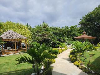 Serendipity - Oceanfront 4-Bedroom Villa with Skyview Suit - Cornwall Barracks - 3
