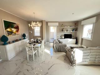 3 Bdr 100m from the Sea and Sea View and Terrace - 0