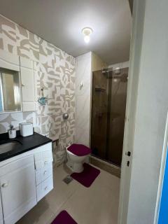 Complete Apartment in Barra da Tijuca with a privileged view - Cozinha, fogão, geladeira, Tv Smart, Ar condicionado, Tudo Novo - Balsa para a praia grátis na rua do condominio e estacionamento gratuito - Rio de Janeiro - 3