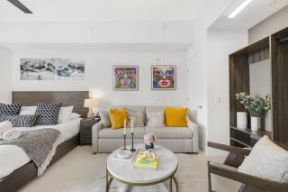 Luxury Studio with Stunning City Views - 7