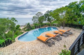 Minerva House - Oceanfront Escape in Treasure Beach 4 bedroom - Treasure Beach - 0