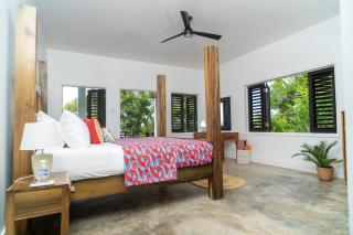 Minerva House - Oceanfront Escape in Treasure Beach 4 bedroom - Treasure Beach - 3