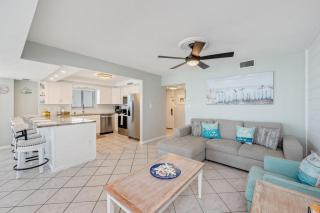 1051 - Shoreline Towers Beachfront Condo Free Beach Setup - 7