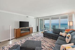1092- 2 Bedroom Beach Front Condo Free Beach Setup - 8