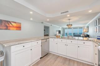 1092- 2 Bedroom Beach Front Condo Free Beach Setup - 1