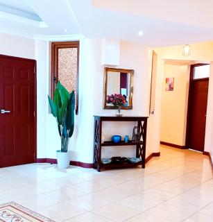 Sea View Apartment in Nyali -2 mins walk to the Beach - 4