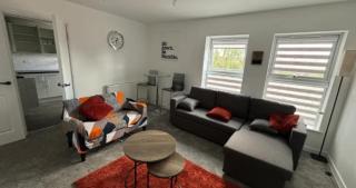 Self-contained 2-bedroom Apartments, Contractors Families Parking WiFi - 5