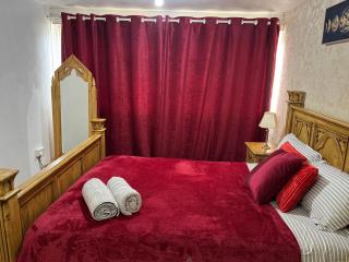 Luxury 4 Bedroom entire Apartment in Birmingham Free Parking peaceful place smethwick - Birmingham - 4