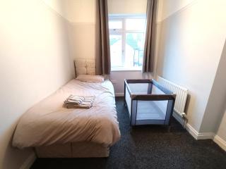Convenient 2 bedroom House in Darlington - Darlington - 2