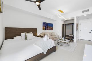 Exclusive Studio with City Views in Downtown Miami - 2