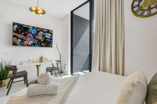 Exclusive Studio with City Views in Downtown Miami - 1