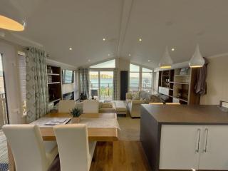 Lydstep Beach Village - 24 The Cove - 4