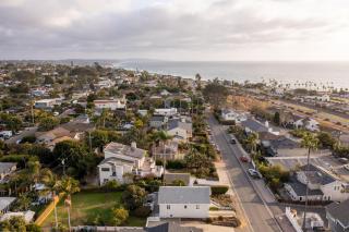 ENC-1035 - Charming Coastal Cottage - 8