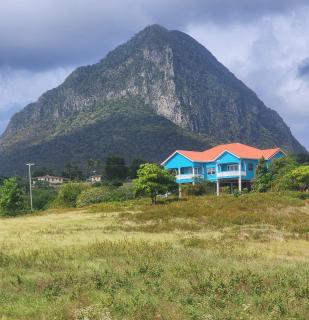 Tropical Oasis Entire Three-bedroom two and a half bath house - Choiseul - 8