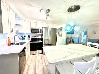 Cabin by the Sea - Waterfront Direct Gulf Access- Pontoon Boat Rental On Site or Bring Your Boat- Paddlecraft, Bikes and Game Room - Hernando Beach - 6