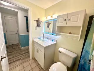 Cabin by the Sea - Waterfront Direct Gulf Access- Pontoon Boat Rental On Site or Bring Your Boat- Paddlecraft, Bikes and Game Room - Hernando Beach - 8