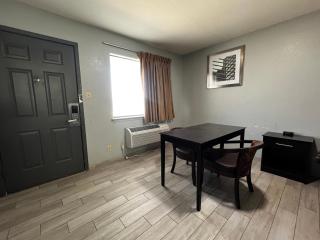 Budget Inn Motel - 8