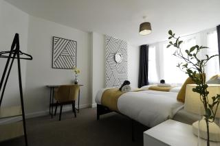 Entire 2-Bedroom Apartment in the bustling City Centre WIFI TRAIN & BUS STATION - 7