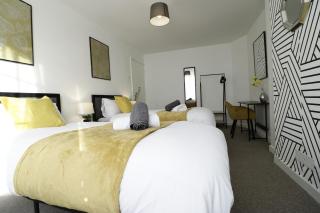 Entire 2-Bedroom Apartment in the bustling City Centre WIFI TRAIN & BUS STATION - Colchester - 1