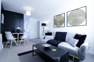Entire 2-Bedroom Apartment in the bustling City Centre WIFI TRAIN & BUS STATION - 0