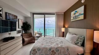 Picturesque Beachfront Condo - LOVELY 2BD and 2BA APT WITH DIRECT OCEAN VIEW - Hollywood - 7