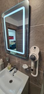 Lake Breeze Luxury Premier Suite - Mamaia - 9