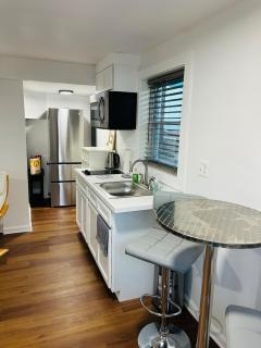 Modern Private Basement Apartment - Fairfax - 7