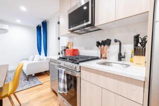 323-1 Spacious 2BR Williamsburg - 3