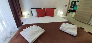 Lake Breeze Luxury Premier Suite - Mamaia - 1