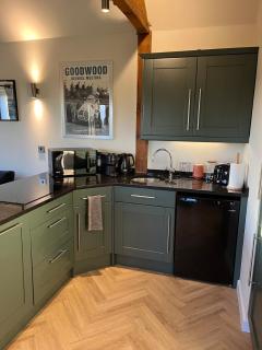 The Acorn Newly refurbished lodge house 10 minute walk from Goodwood Fesitival of Speed - 4