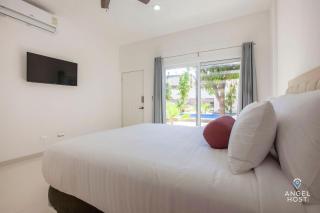 Cozy Stay with Pool BBQ Steps from Hotspots - La Paz - 8