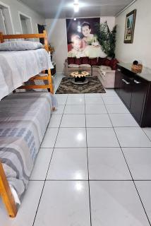 CASA TOP de 2 quartos em TORRES-RS - na mais bela praia Gaúcha - Cozinha - Banheiro - Ar-condicionado split em cada quarto- Smart TV 32' - Wi-Fi- Estacionamento - Anfitriã Superhost no BnB - 2