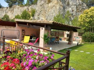 Spacieuse villa familiale avec piscine -8 couchages - Beaucaire - 4