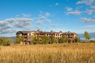 Palisades Lodge Suite 207 - 1