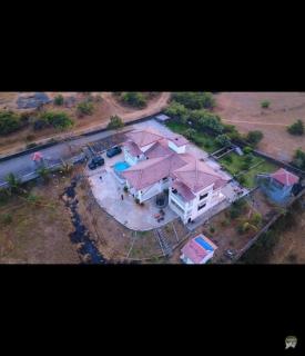 Colonial Villa pet friendly 3 bhk with outstanding views - 2