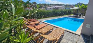 Aparthouse with pool - 1