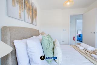 2 Bedroom Apt By LS2G Short Lets & Serviced Accommodation Greater London With Private Balcony - 1