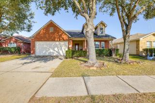 Family Gem with Fire Pit and Fenced Yard in Houston - Houston - 8