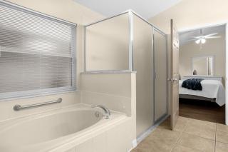 Spacious Disney Retreat with pool & parking - 4