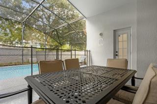 Spacious Disney Retreat with pool & parking - 3