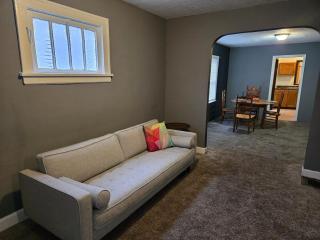 Comfy, Cozy 2BR Getaway - Cleveland - 0