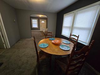 Comfy, Cozy 2BR Getaway - Cleveland - 9