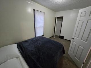 Comfy, Cozy 2BR Getaway - Cleveland - 5