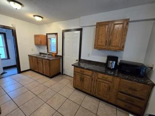 Comfy, Cozy 2BR Getaway - Cleveland - 4