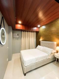 Cozy Pine Suites - 4